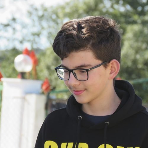 El bigote en los adolescentes: crecimiento y confianza